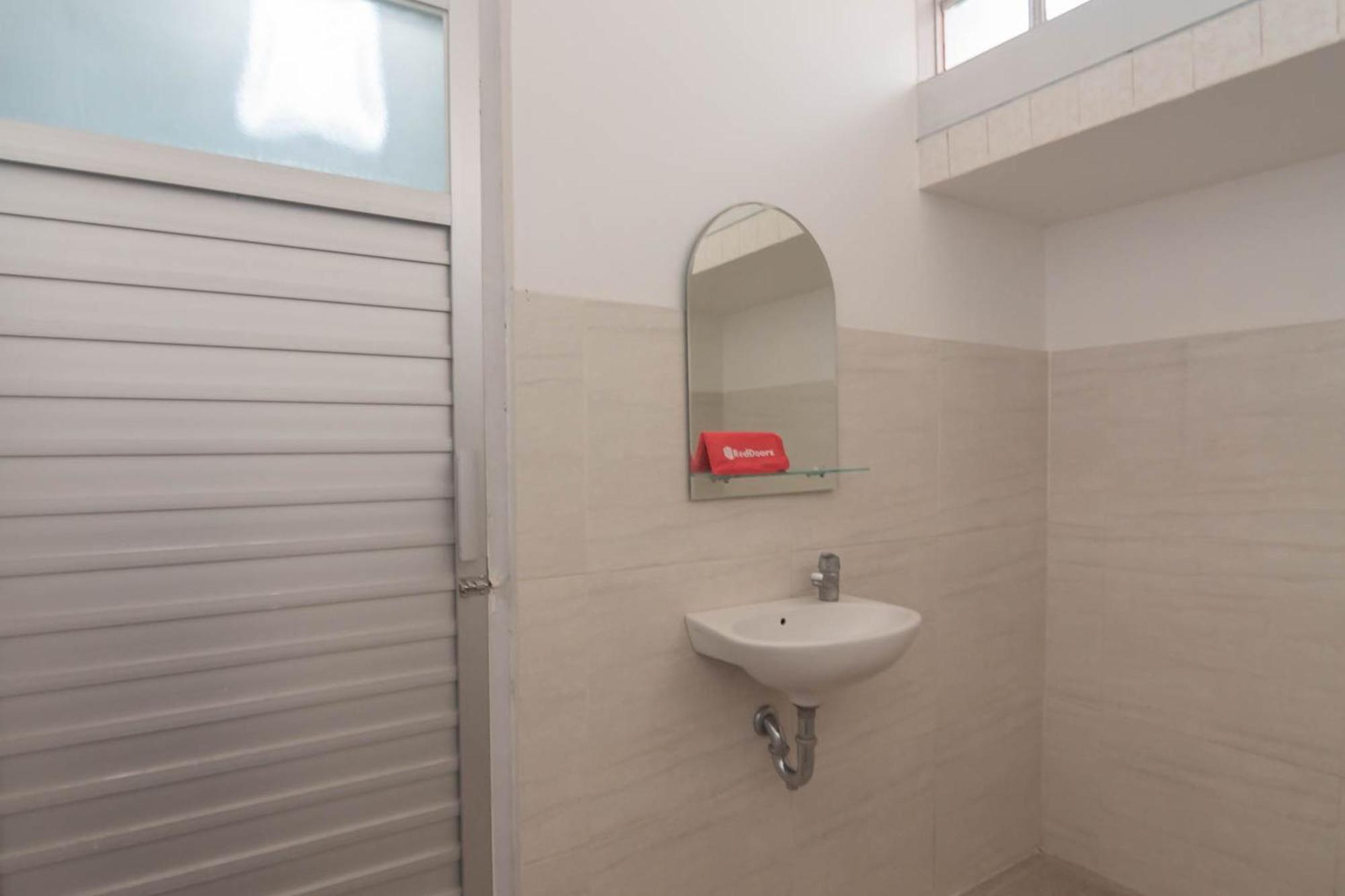 RedDoorz At Jalan Raya Lembang Hotel Padasul Bilik gambar