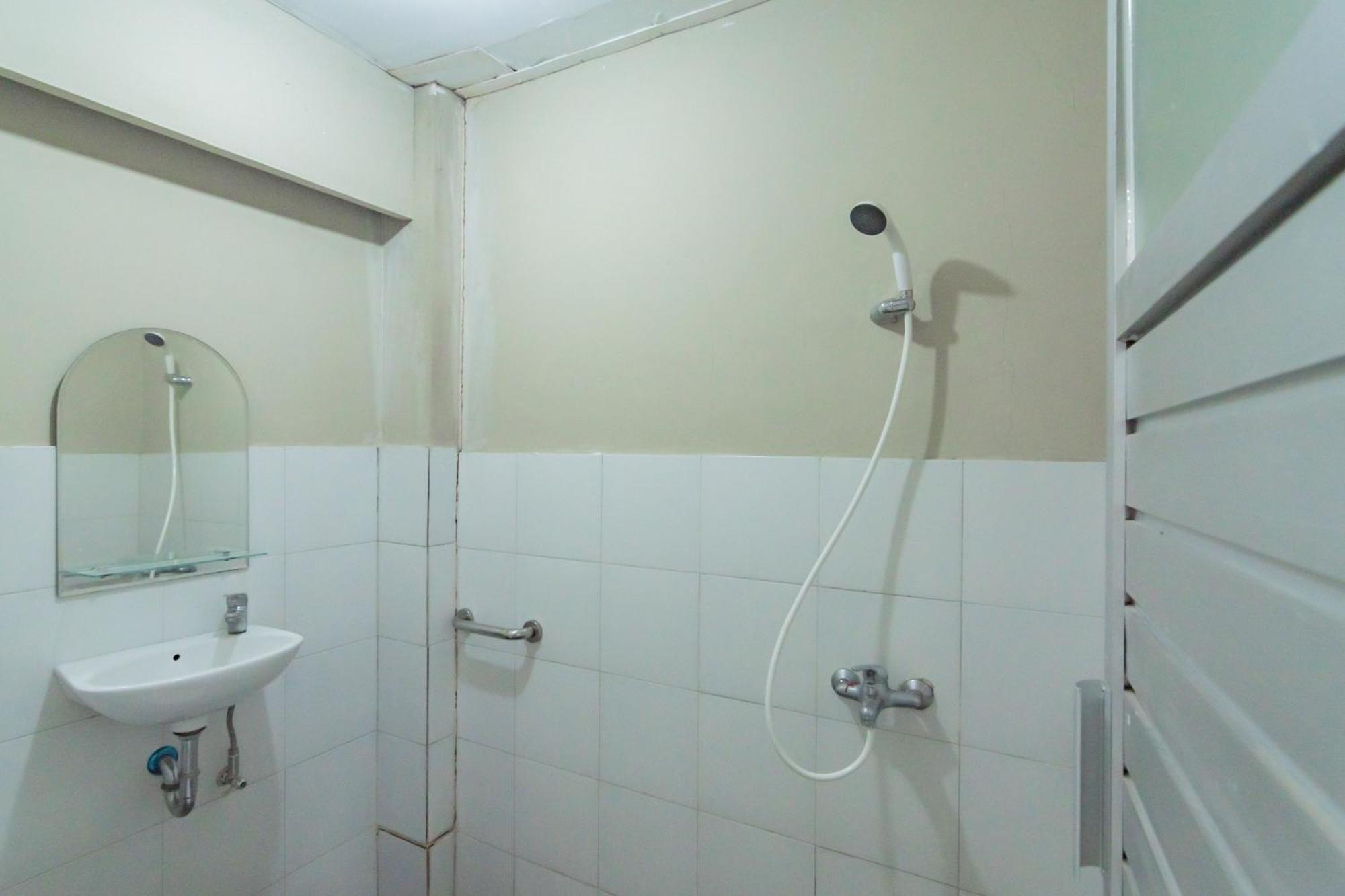 RedDoorz At Jalan Raya Lembang Hotel Padasul Bilik gambar
